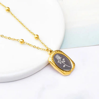 Elegant gold-toned necklace