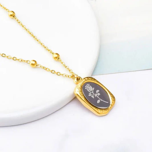 Elegant gold-toned necklace