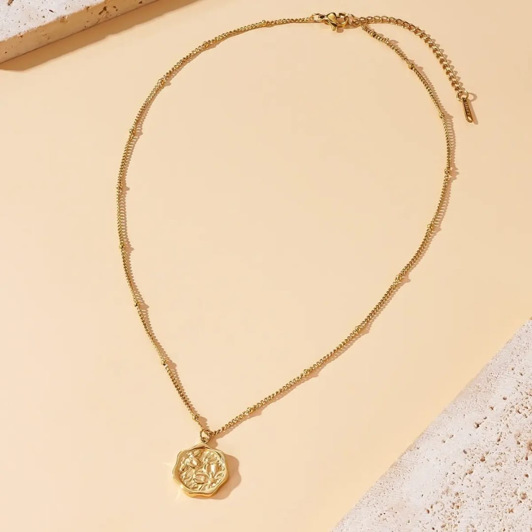 Stillness Still Locket Chain - Golden