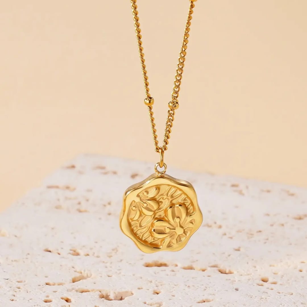 Stillness Still Locket Chain - Golden