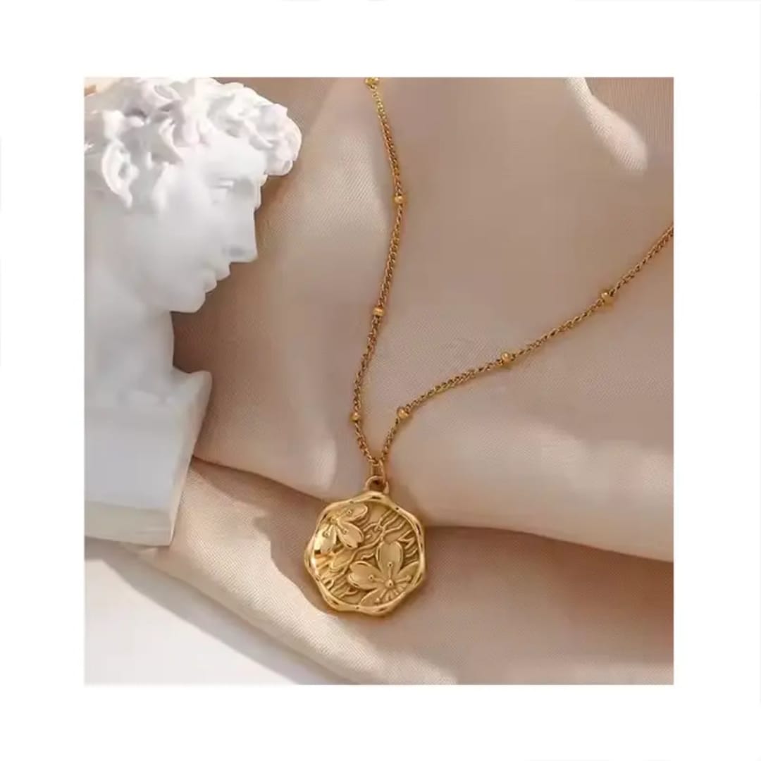 Stillness Still Locket Chain - Golden